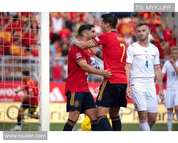 西班牙队又夺欧国联冠军！历史第四次捧起奖杯，球迷热议胜利归来